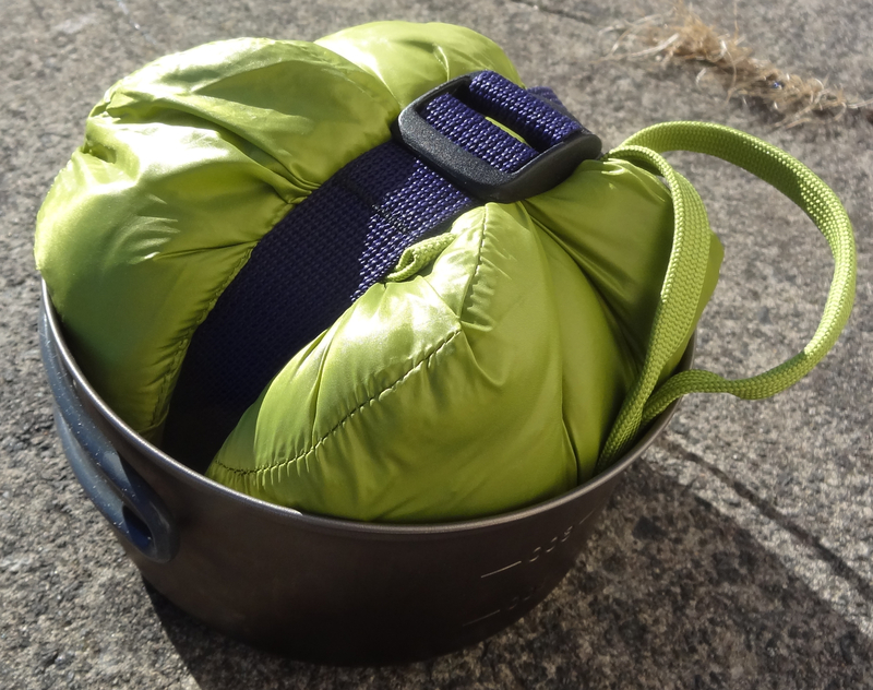 UL down jacket in Evernew 0.9L pot